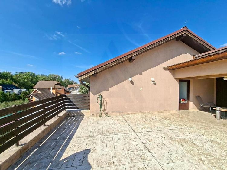Apartament cu 3 camere decomandat, mobilat în Calea Dumbrăvii