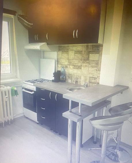 Apartament cu 2 camere semidecomandat în Tei