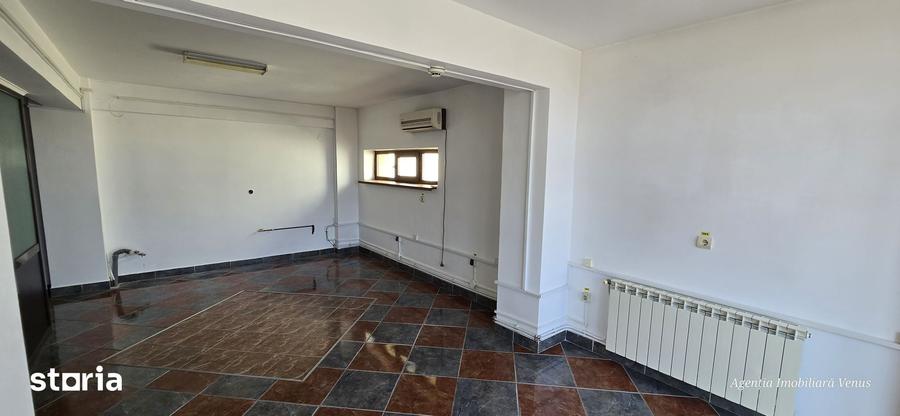 Spațiu comercial, de 80 mp, în Central