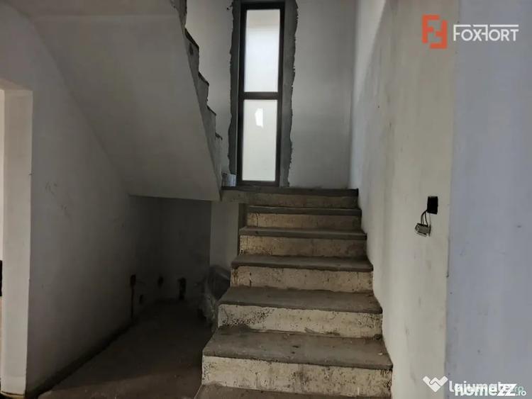 Casă cu 5 camere cu Teren 747 Mp în Sânandrei