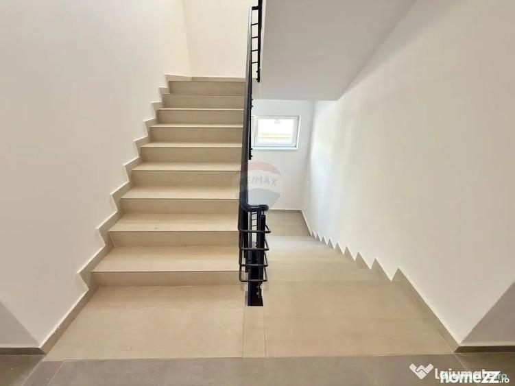 Apartament cu 3 camere semidecomandat în Grădiște