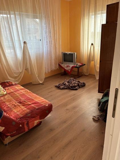 Casă cu 4 camere în Exterior Vest