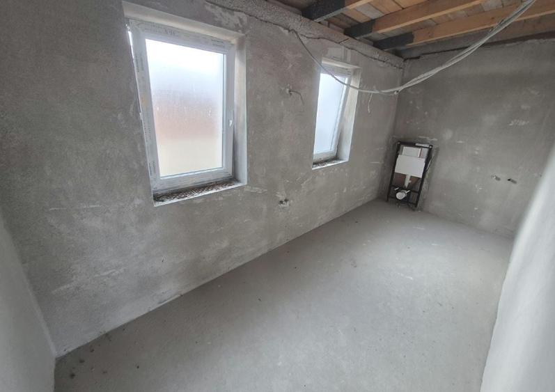 Casă individuală cu 4 camere cu Teren 250 Mp în Cetate