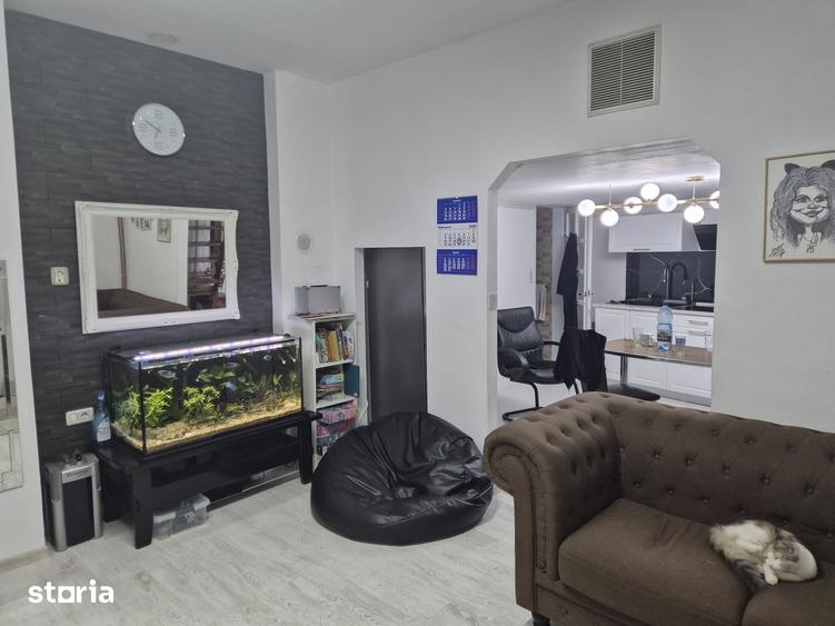 Apartament cu 3 camere decomandat în Drăgășani