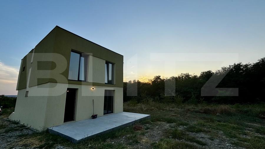 Casă individuală cu 4 camere cu Teren 500 Mp în Exterior Est