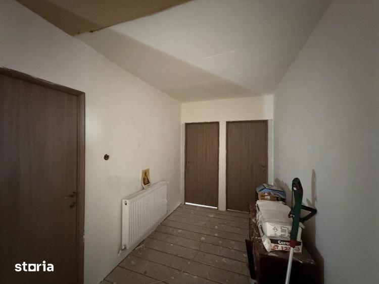 Casă cu 5 camere cu Teren 300 Mp în Bariera Vâlcii