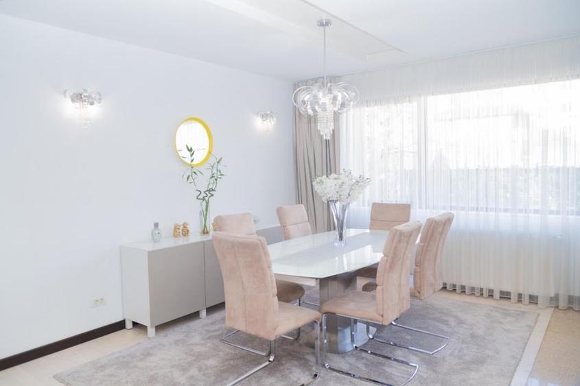 Apartament cu 3 camere decomandat, mobilat în Străulești