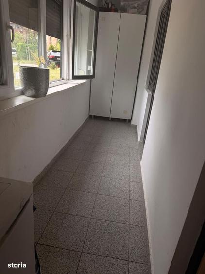 Apartament cu 3 camere semidecomandat în Tineretului