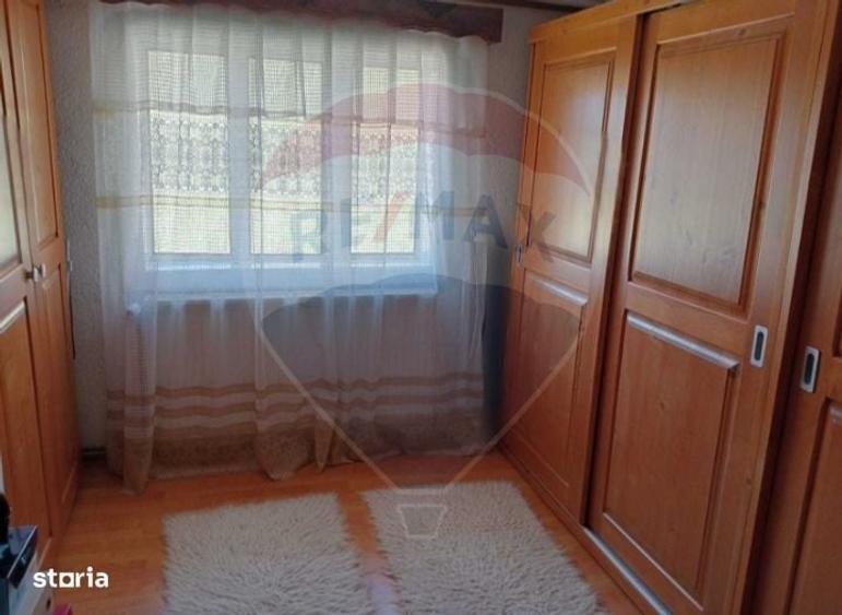 Casă cu 4 camere în Catrinari