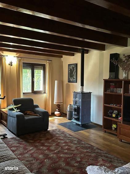 Casă cu 4 camere cu Teren 1700 Mp în Central