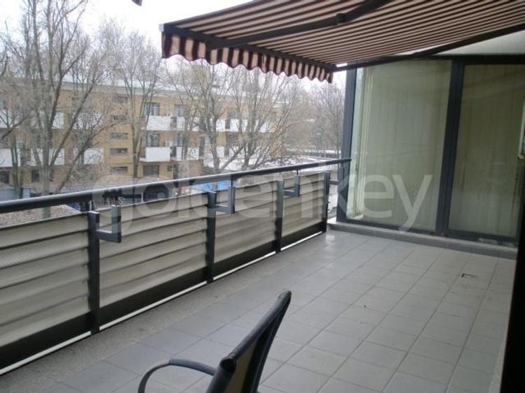 Apartament cu 4 camere decomandat în Herăstrău