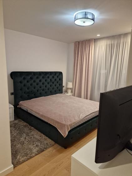 Apartament cu 3 camere semidecomandat în Aviației