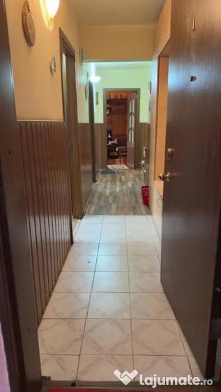 Apartament cu 4 camere decomandat în Decebal