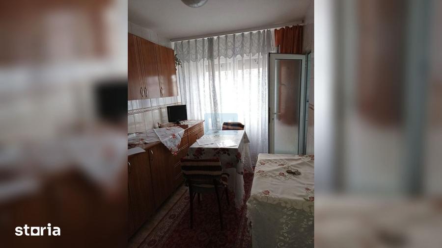 Apartament cu 4 camere decomandat în Micro 40