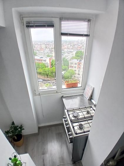 Apartament cu 3 camere semidecomandat în Rahova