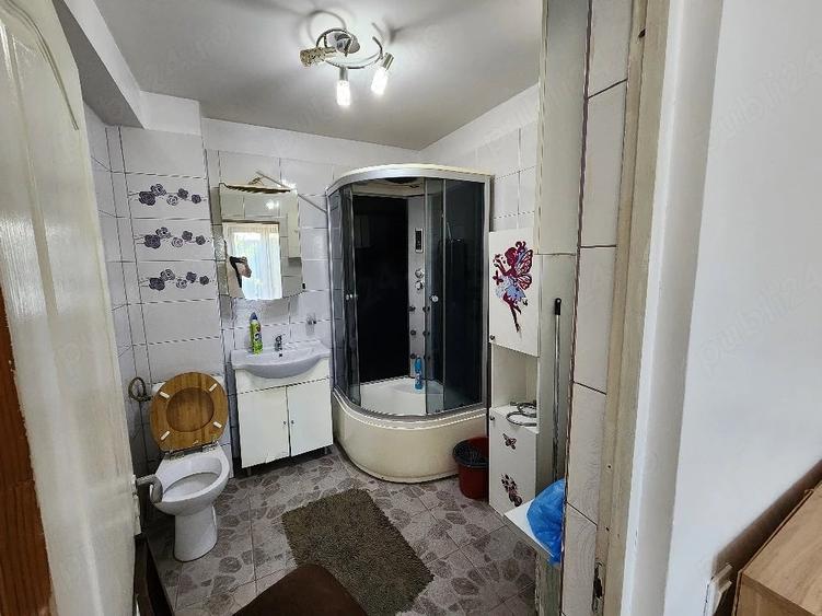 Casă cu 5 camere cu Teren 320 Mp în Apărătorii Patriei