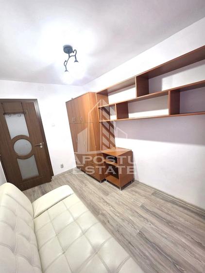 Apartament cu 3 camere decomandat în Girocului