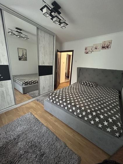 Apartament cu 3 camere semidecomandat în Rahova