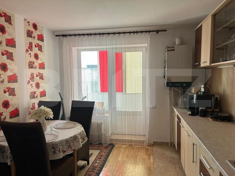 Apartament cu 3 camere decomandat, mobilat în Reghin