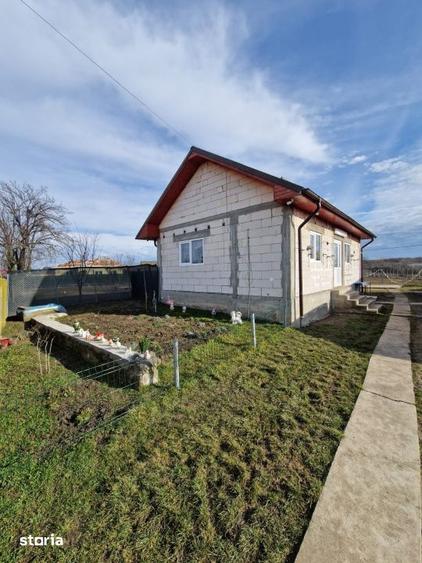 Casă cu 2 camere cu Teren 1686 Mp în Găvănești