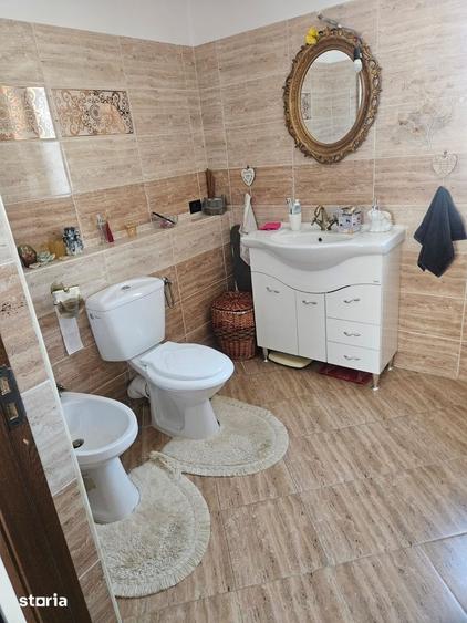Casă cu 6 camere cu Teren 600 Mp în Bordei