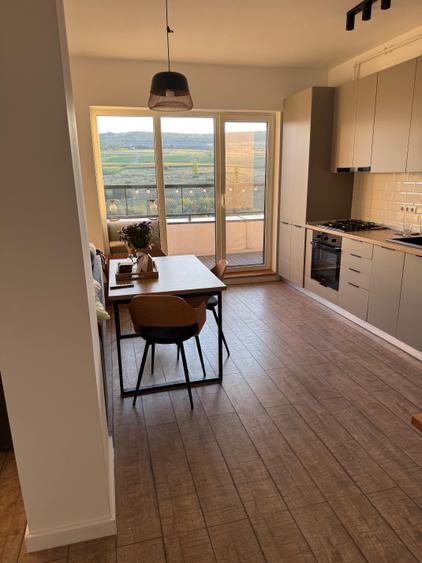 Inchiriez Apartament UNTOLD | 4 persoane | AC | Parcare - 3