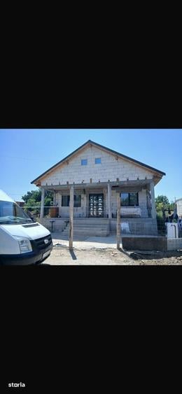 Casă cu 3 camere în Lumina