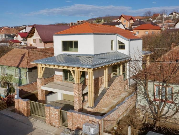 Casă individuală cu 4 camere cu Canalizare în Dâmbul Rotund