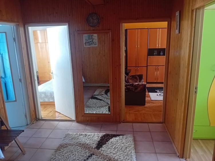 Apartament cu 3 camere decomandat în Precista