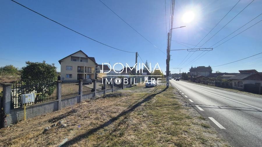 Casă individuală cu 7 camere cu Teren 1036 Mp în Vest