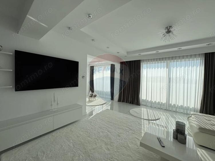 Apartament cu 4 camere decomandat în Central