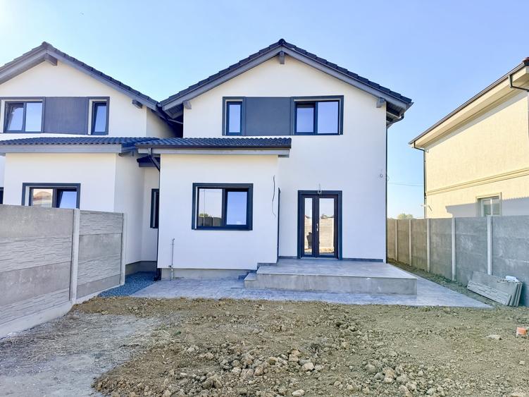 Duplex cu 4 camere cu Teren 275 Mp în Urseni