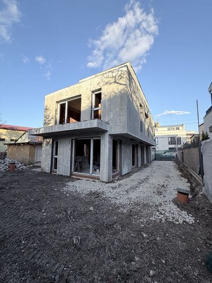 Casă cu 4 camere în Dosu Bricii