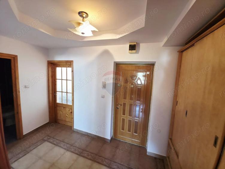 Apartament cu 2 camere decomandat în 1 Mai