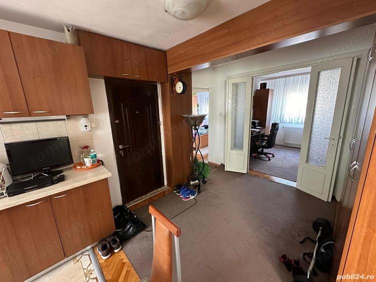 Apartament cu 4 camere decomandat în P-ța Unirii