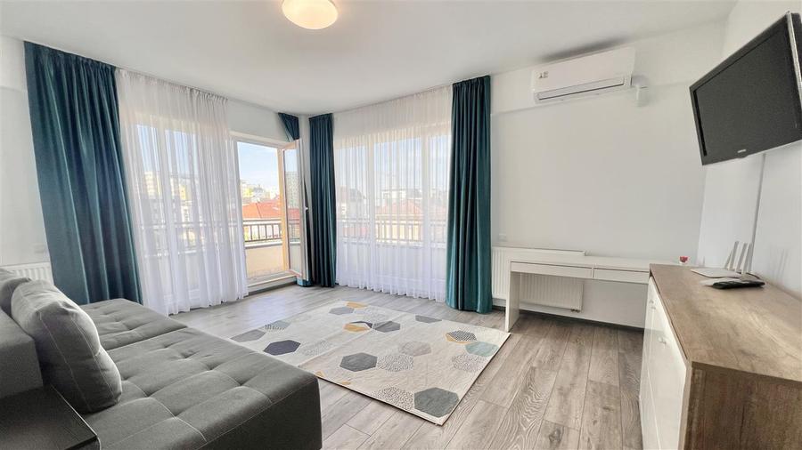Apartament cu 2 camere decomandat în Tractorul