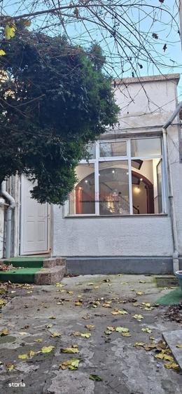 Apartament cu 4 camere în Calea Călărașilor