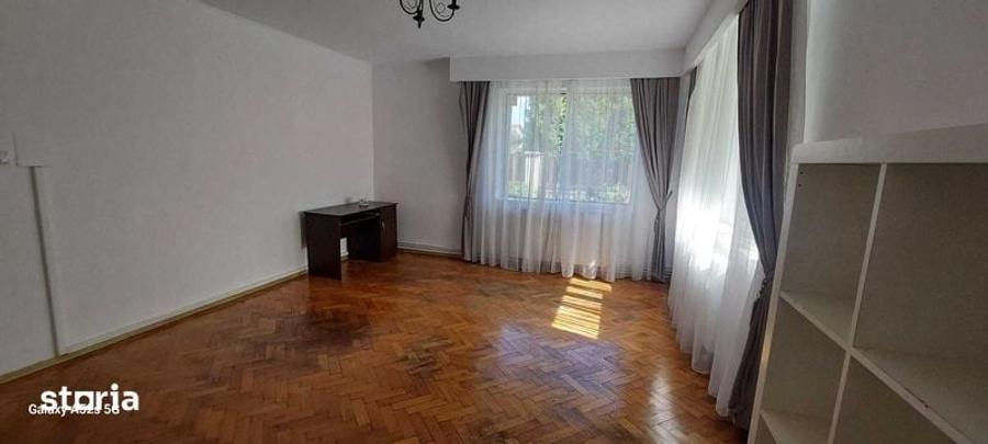 Casă cu 3 camere cu Teren 95 Mp în Florilor