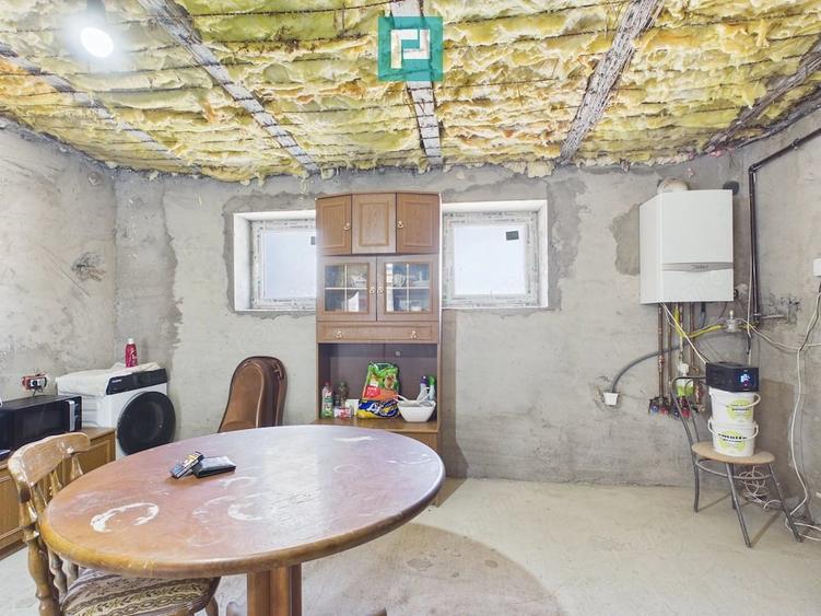 Casă cu 5 camere cu Teren 2134 Mp în Nord