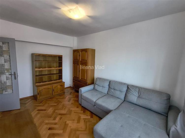 Apartament 2 camere balcon parcare zona Sub Arini