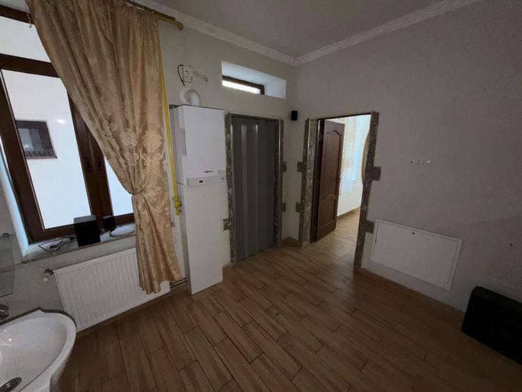 Spațiu comercial, de 170 mp, în Central