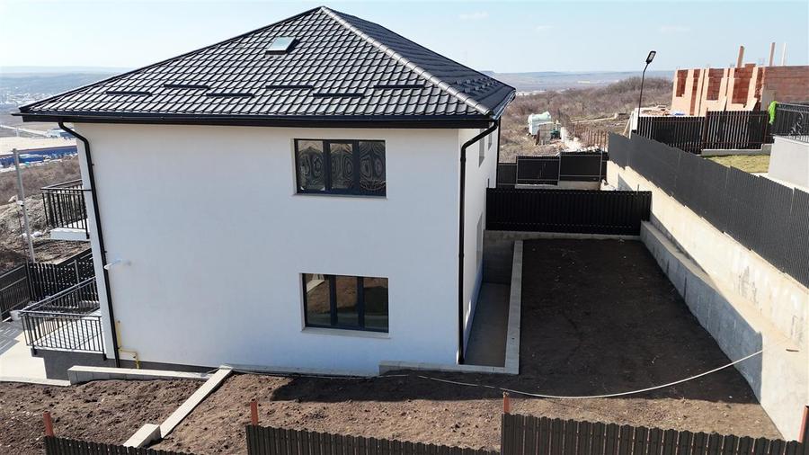 Duplex cu 4 camere cu Canalizare în Valea Lupului