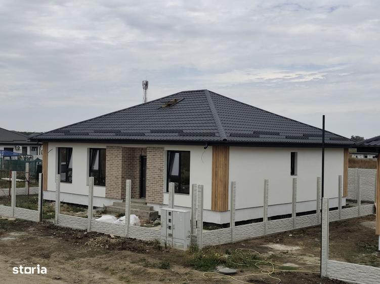 Casă cu 4 camere în Bâcu
