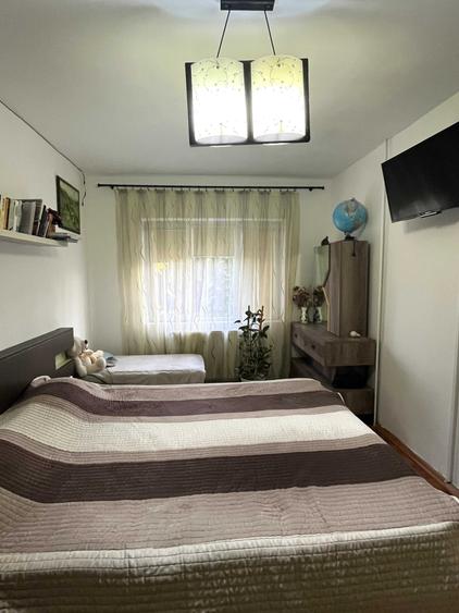 Apartament cu 3 camere decomandat în Micro 12