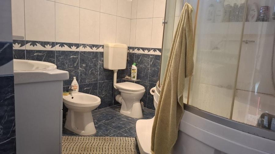 Apartament cu 3 camere decomandat în Bârzești