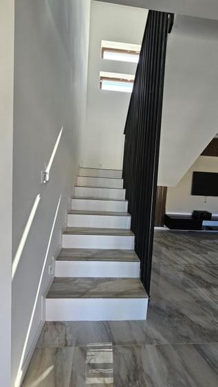 Casă individuală cu 5 camere cu Canalizare în Malu Mare