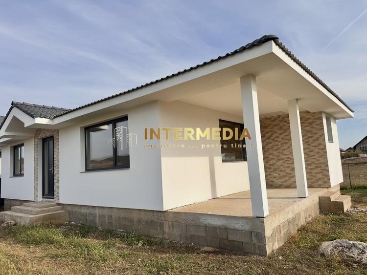 Casă individuală cu 3 camere cu Teren 300 Mp în Micești