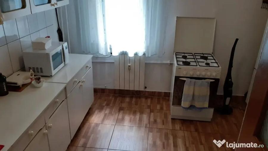 Apartament cu 3 camere decomandat în Nerva Traian
