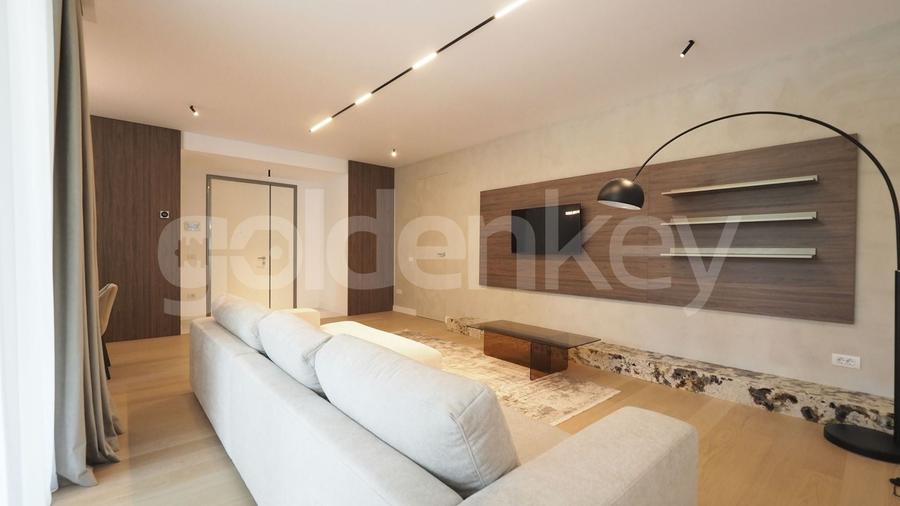 Apartament cu 4 camere semidecomandat, mobilat în Aviatorilor