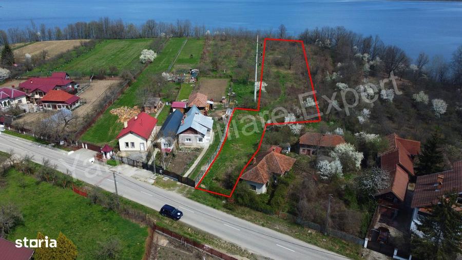 Teren de 3595 mp, în Merișani
